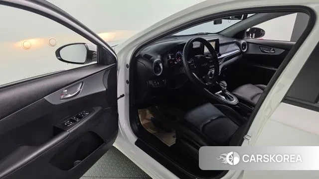 Kia The New K3 2nd generation 2021 Белый из Кореи, фото 2