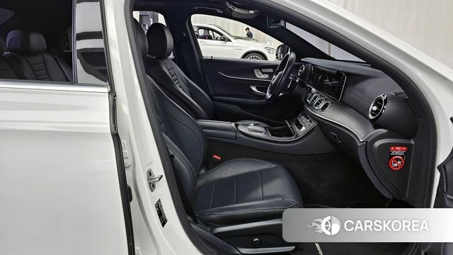 Mercedes-Benz E-Class W213 2022 Белый из Кореи, фото 2