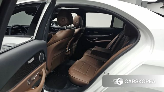 Mercedes-Benz E-Class W213 2023 Белый из Кореи, фото 2