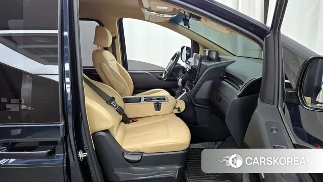 Hyundai Staria 2023 Черный из Кореи, фото 2