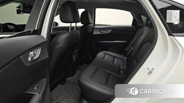 Kia The New K3 2nd generation 2021 Белый из Кореи, фото 2