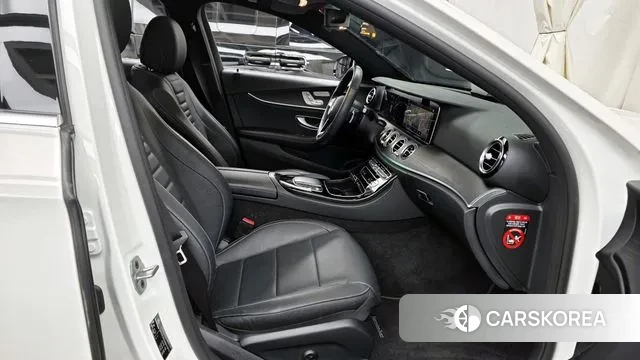 Mercedes-Benz E-Class W213 2022 Белый из Кореи, фото 2