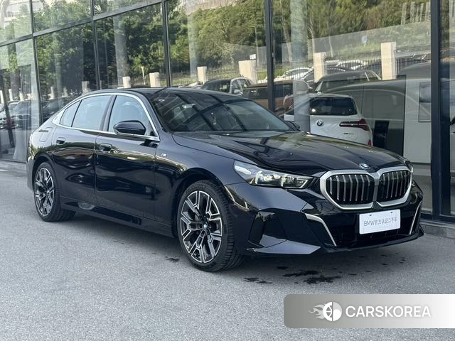 BMW 5 series 2025 Черный из Китая, фото 2