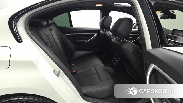BMW 3 Series (F30) 2018 Белый из Кореи, фото 2
