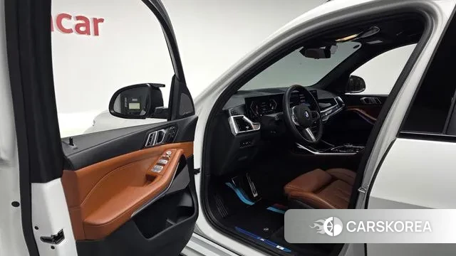 BMW X7 (G07) 2024 Белый из Кореи, фото 2