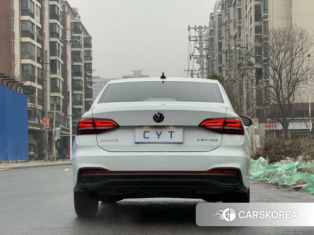 Volkswagen Lavida 2023 Белый из Китая, фото 2