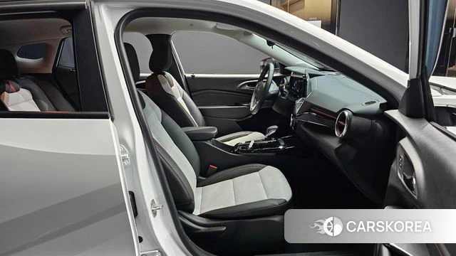 Chevrolet (GM Daewoo) Trax Crossover 2024 Белый из Кореи, фото 2
