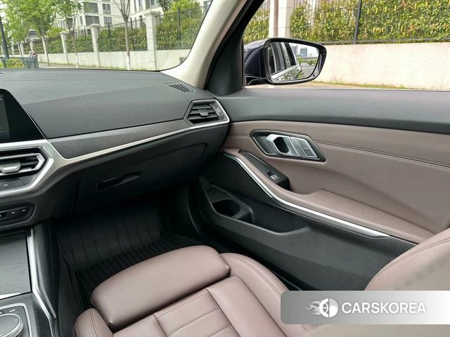 BMW 3 series 2021 Черный из Китая, фото 2
