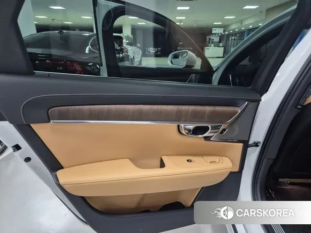 Volvo S90 2024 Белый из Кореи, фото 2