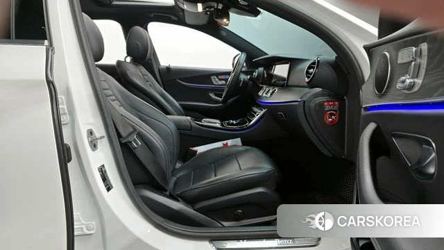 Mercedes-Benz E-Class W213 2022 Белый из Кореи, фото 2