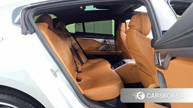 BMW 8 Series (G15) 2020 Белый из Кореи, фото 2