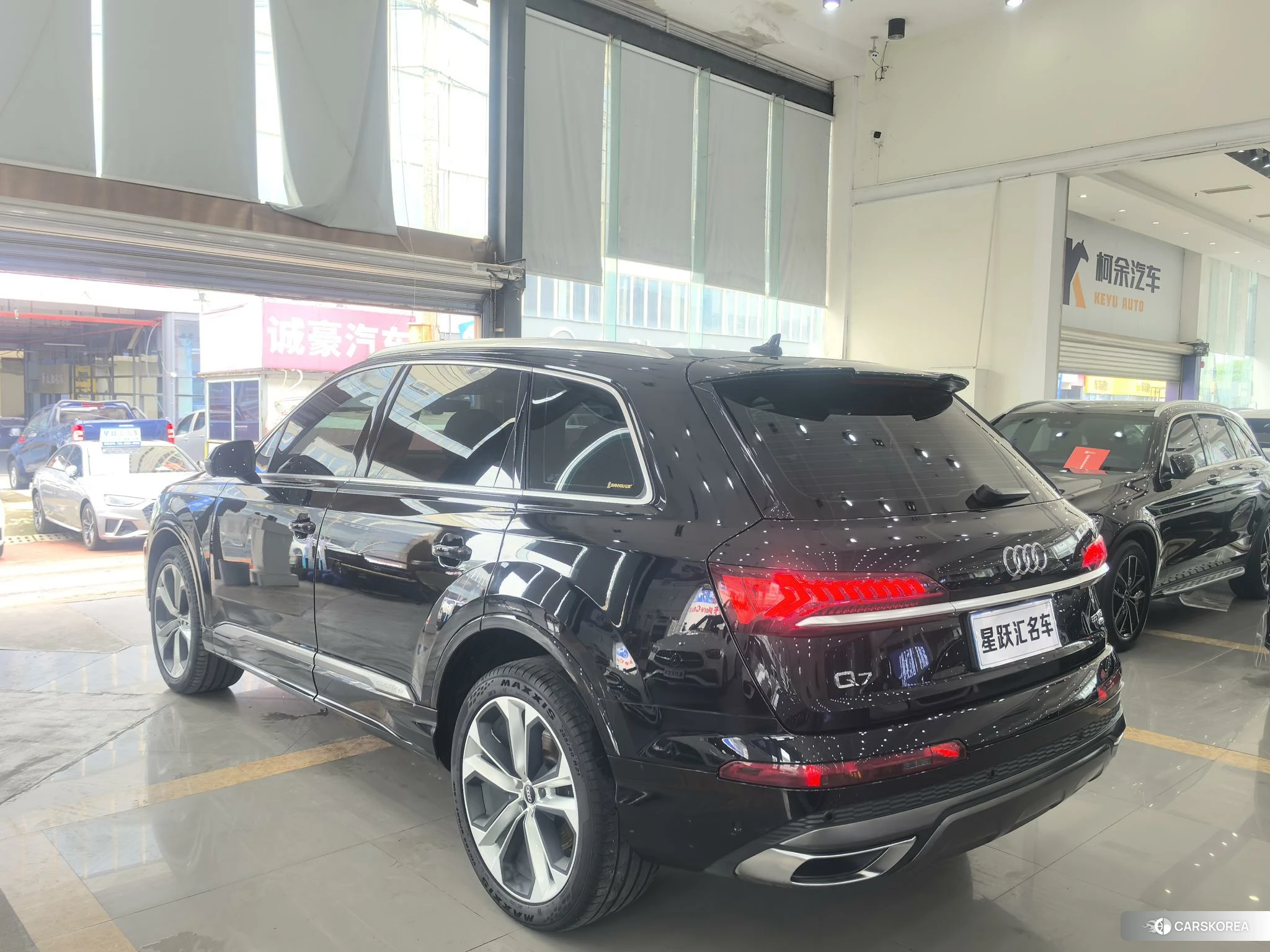 Audi Q7 2020 Черный из Китая, фото 2