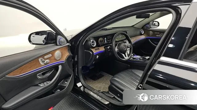 Mercedes-Benz E-Class W213 2020 Черный из Кореи, фото 2