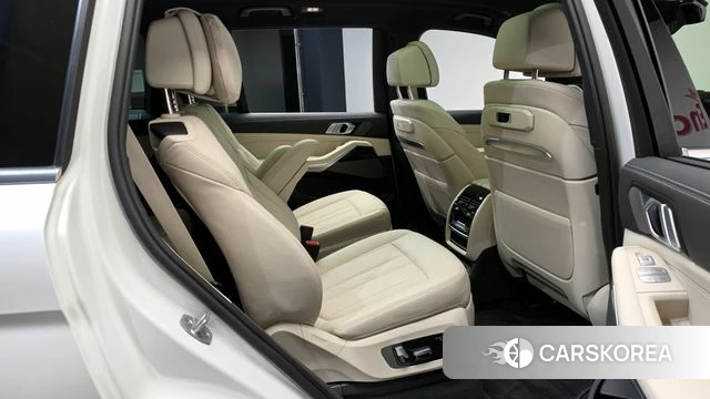 BMW X7 (G07) 2024 Белый из Кореи, фото 2
