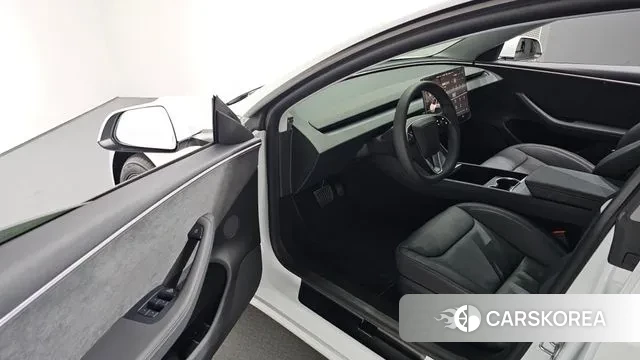 Tesla Model 3 2025 Белый из Кореи, фото 2