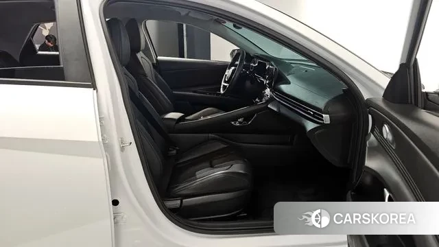 Hyundai The New Avante (CN7) 2024 Белый из Кореи, фото 2