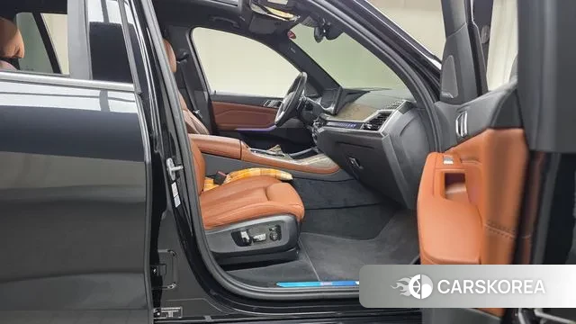 BMW X7 (G07) 2023 Черный из Кореи, фото 2