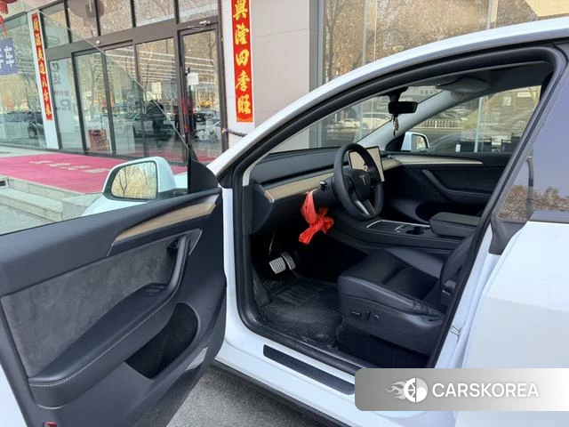 Tesla Model Y 2022 Белый из Китая, фото 2