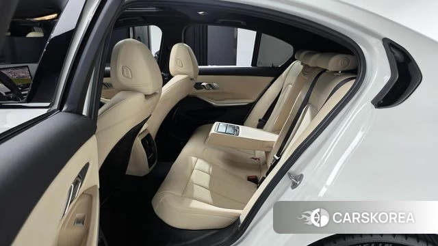 BMW 3 Series (G20) 2023 Белый из Кореи, фото 2