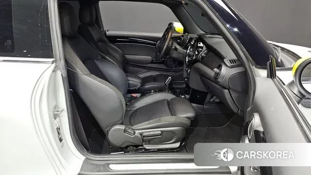 Mini Cooper Electric 2022 Серебряный из Кореи, фото 2