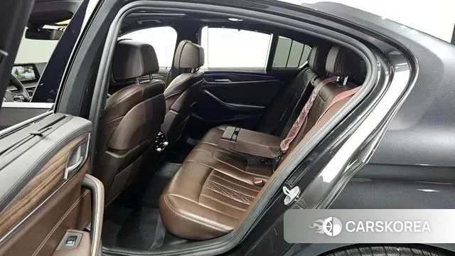 BMW 5 Series (G30) 2018 Серый из Кореи, фото 2