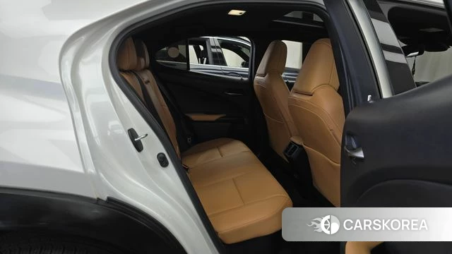 Lexus UX250h 2022 Белый из Кореи, фото 2
