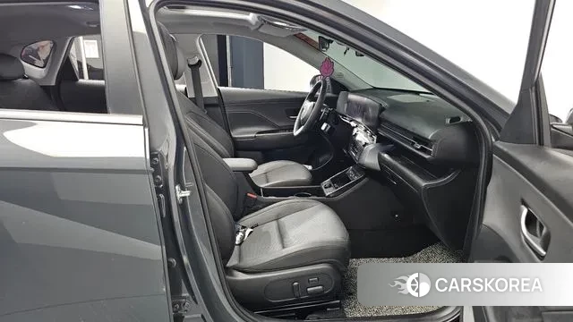 Hyundai Kona (SX2) 2024 Серый из Кореи, фото 2