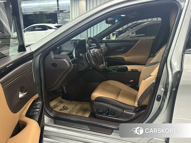Lexus ES 2021 Серебристо-серый из Китая, фото 2