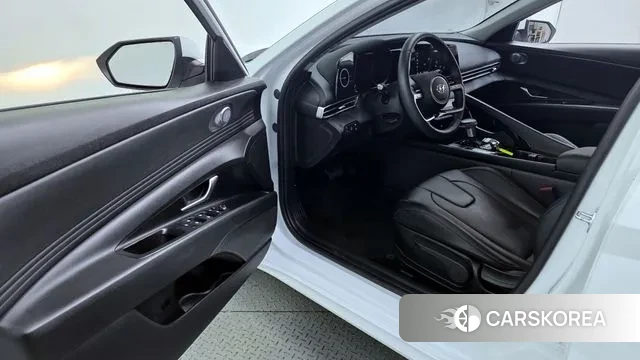 Hyundai Avante Hybrid (CN7) 2022 Белый из Кореи, фото 2