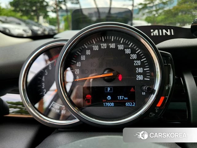 Mini Cooper 2018 Жемчужный цвет из Кореи, фото 2