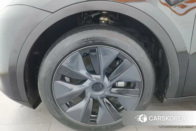 Tesla Model Y 2024 Черный из Китая, фото 2