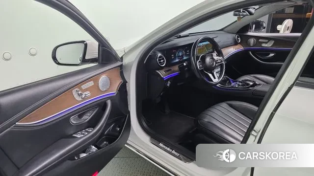Mercedes-Benz E-Class W213 2019 Белый из Кореи, фото 2