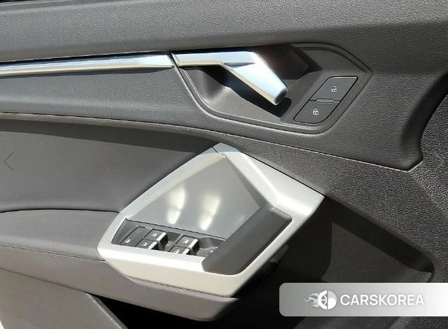 Audi Q3 (F3) 2023 Серый из Кореи, фото 2