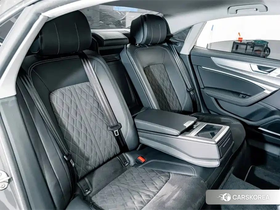 Audi A7L 2026 Silver/gray из Китая, фото 2
