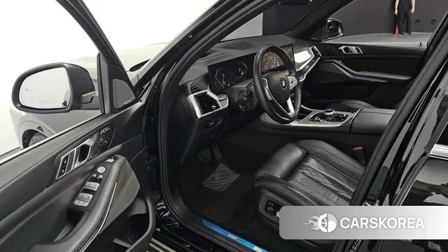 BMW X7 (G07) 2023 Черный из Кореи, фото 2