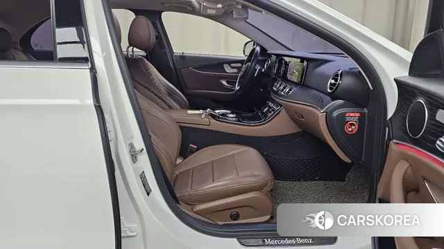 Mercedes-Benz E-Class W213 2018 Белый из Кореи, фото 2