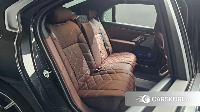 BMW 7 Series (G70) 2025 Черный из Кореи, фото 2