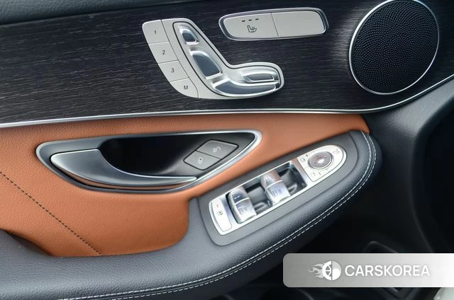 Mercedes-Benz GLC-Class X253 2021 Белый из Кореи, фото 2