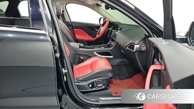 Jaguar F-PACE 2019 Черный из Кореи, фото 2