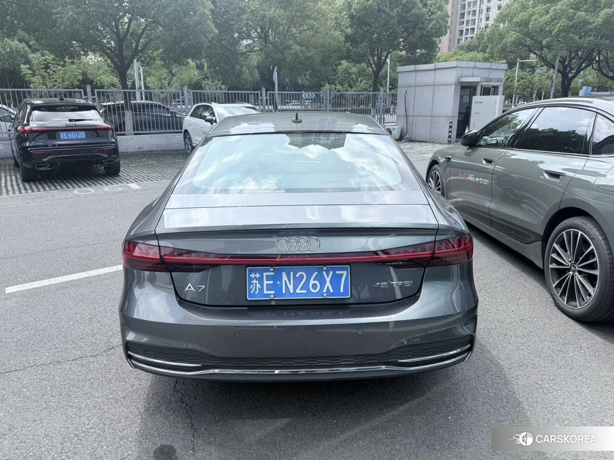 Audi A7 2023 Темно-серый из Китая, фото 2