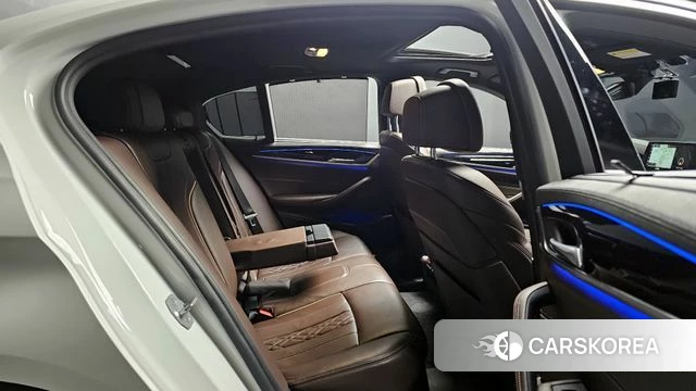 BMW 5 Series (G30) 2018 Белый из Кореи, фото 2