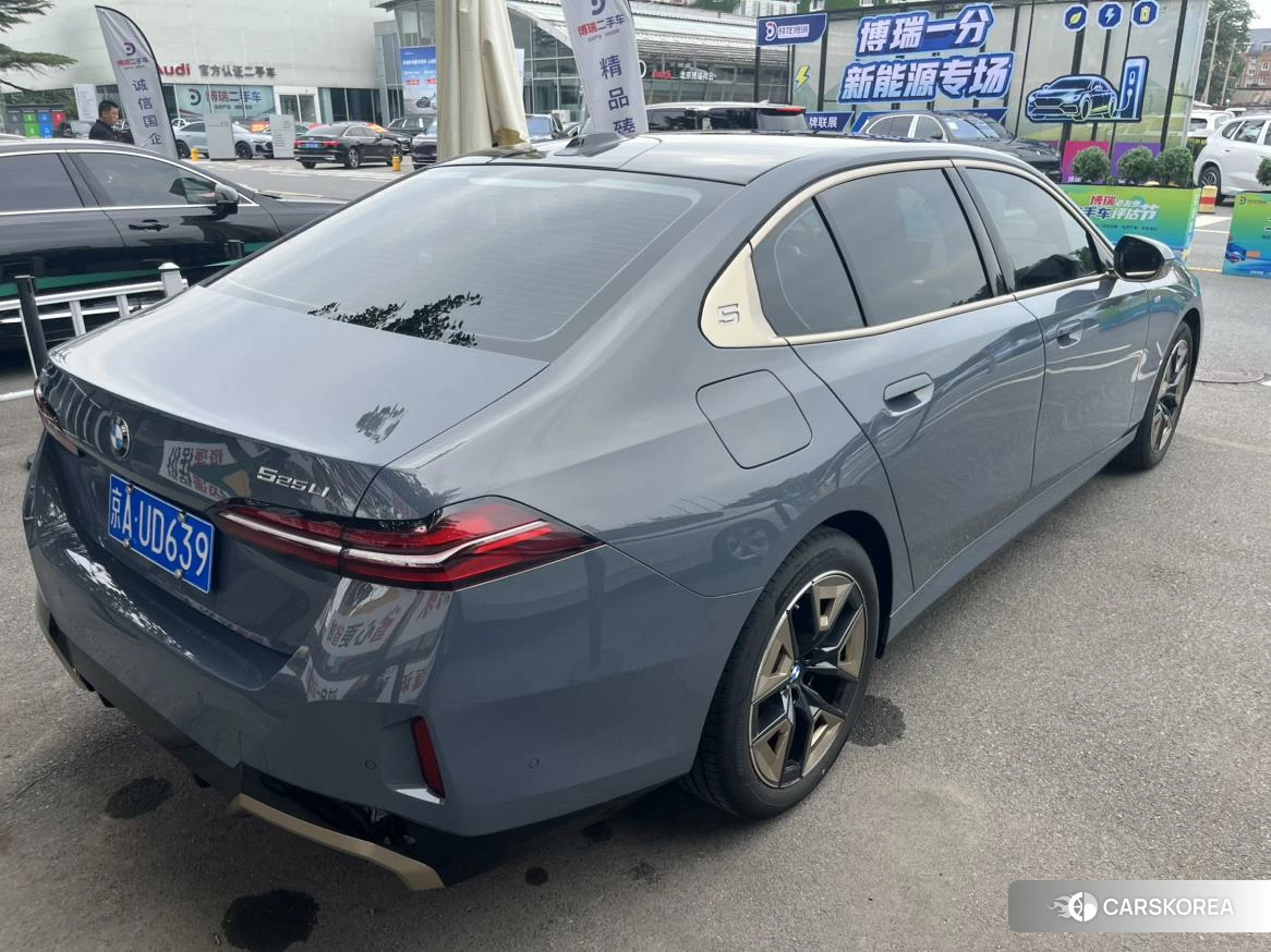 BMW 5 series 2024 Темно-серый из Китая, фото 2
