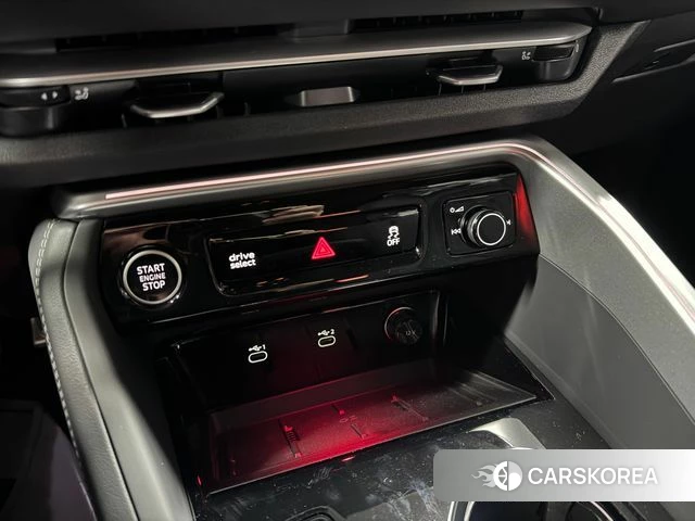 Audi Q5 (80A) 2025 Синий из Кореи, фото 2