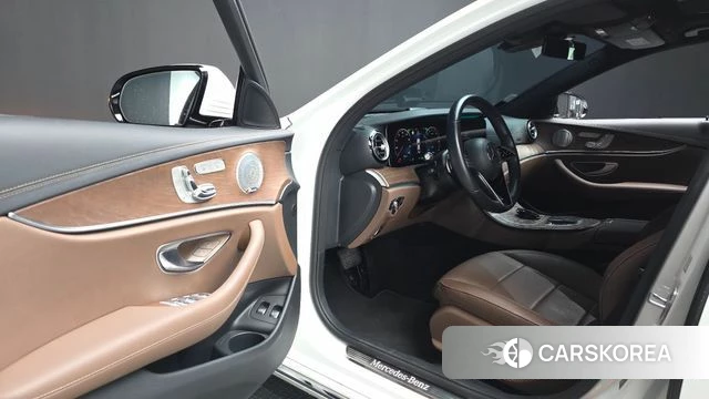 Mercedes-Benz E-Class W213 2021 Белый из Кореи, фото 2