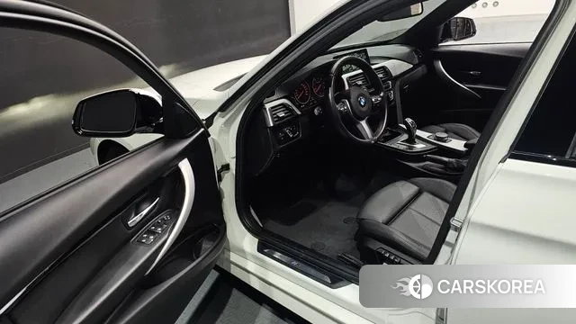 BMW 3 Series (F30) 2018 Белый из Кореи, фото 2