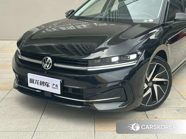 Volkswagen Magotan 2025 Черный из Китая, фото 2