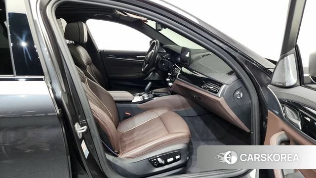 BMW 5 Series (G30) 2022 Серый из Кореи, фото 2