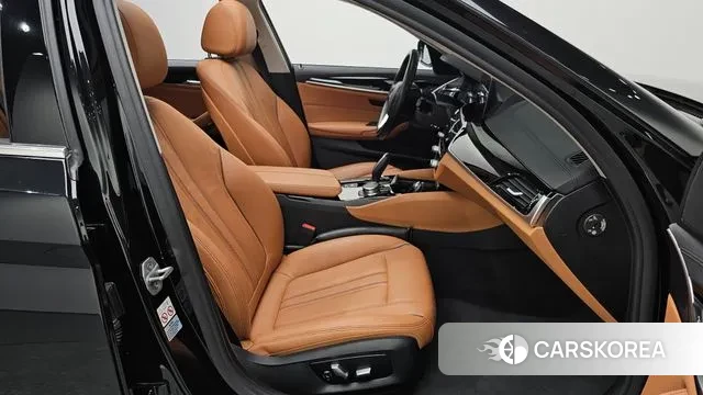 BMW 5 Series (G30) 2019 Черный из Кореи, фото 2