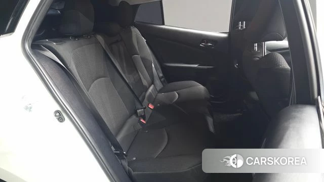 Toyota Prius 4th Generation 2019 Белый из Кореи, фото 2