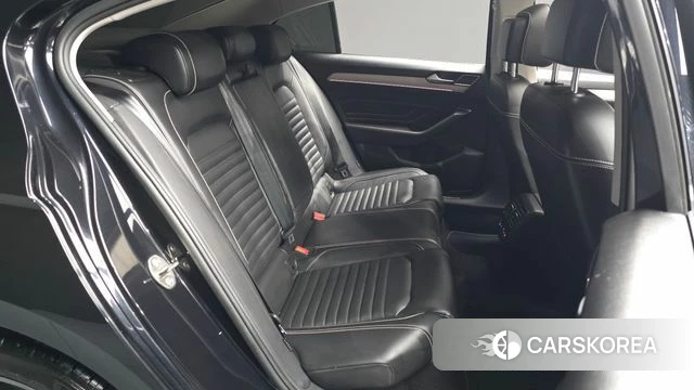Volkswagen Passat GT (B8) 2021 Черный из Кореи, фото 2